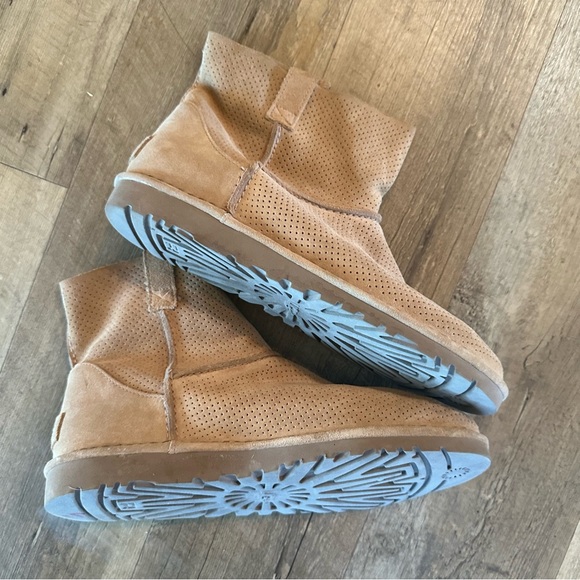 Ugg Classic Unlined Mini Perf Boots - Picture 5 of 11
